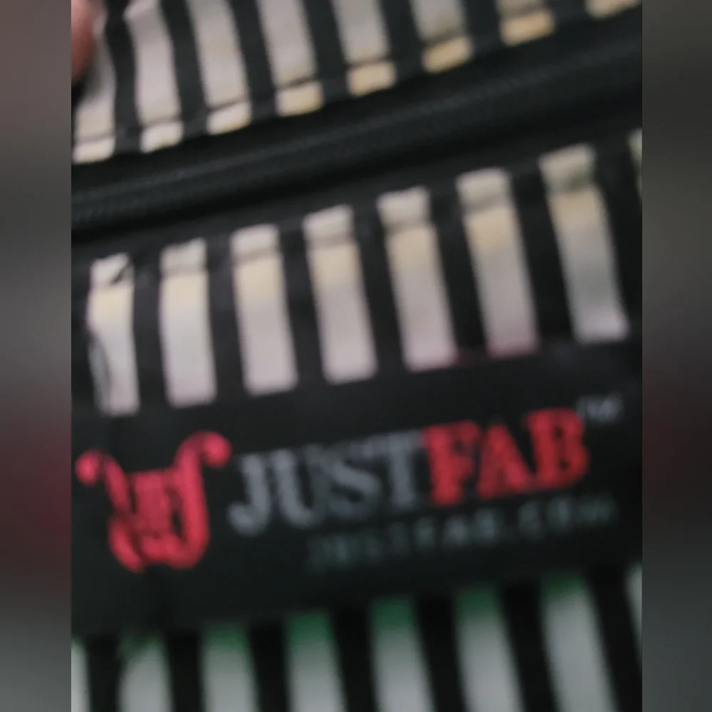 JustFab Green Crossbody Bag with Gold Hardware - Picture 8 of 8